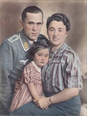 Subofițer german din Luftwaffe, Al Doilea Război Mondial, fotografie colorizată, studio Burghardt, Karlsruhe
