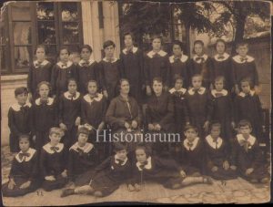 Eleve și profesoare, România interbelică
