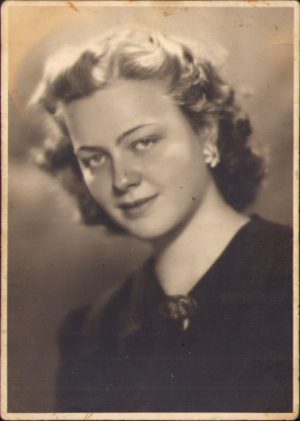 Femeie, 1942, București