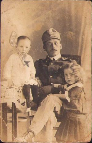 Militar austro-ungar cu copii