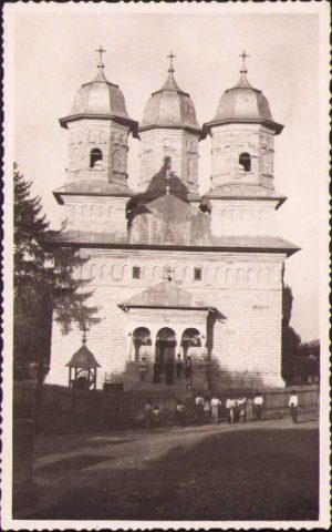 Biserică, România interbelică