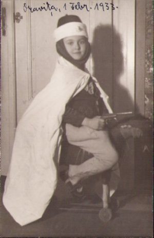 Copil cu jucării, Oravița, 1934