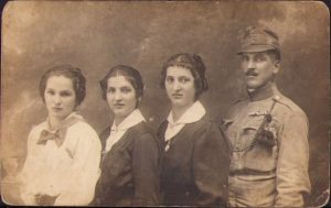 Soldat austro-ungar cu două barete de decorații și șnur de specialist, studio Miklos Andor, Caransebeș