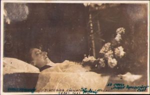 Prof dr Ecaterina Gârneață născută Machedon pe catafalc, Cluj, 1933