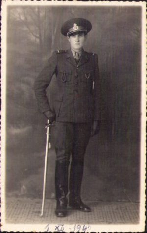 Ofițer român cu sabie și furajeră, 1942