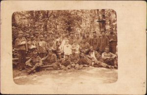 Militari austro-ungari și germani răniți alături de o soră medicală, Primul Război Mondial