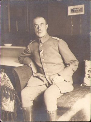 Militar german cu panglică Crucea de Fier