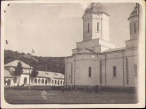 Biserică, România interbelică