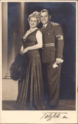 Membru în uniformă al Frontului Renașterii Naționale