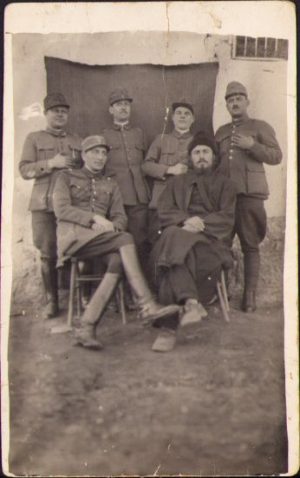 Militari români și preot, 1931