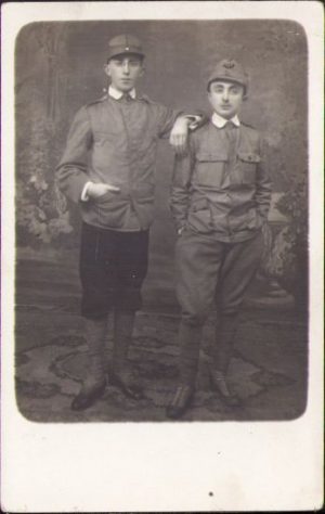 Tineri în uniformă militară românească, perioada regalității