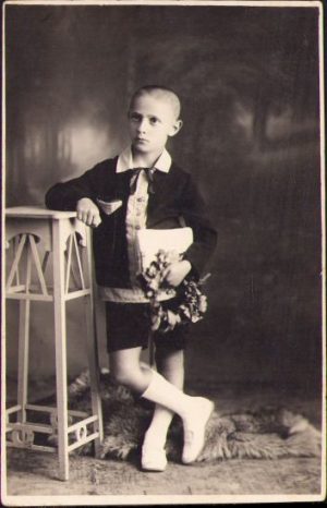 Elev premiant cu coroniță, studio Huber, Botoșani, 1927
