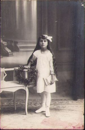 Elevă premiantă cu coroniță, studio Dudinsky, Craiova