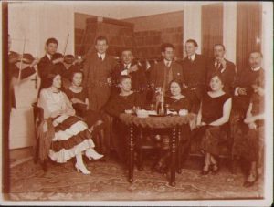 Petrecere, 1925, România