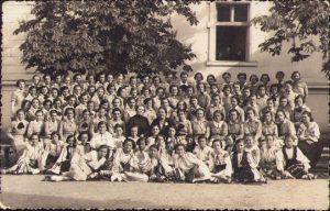 Eleve și directoarea de școală Jana Gabor, Cluj, 1936