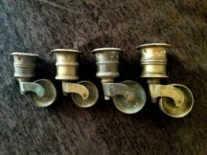 Lot de 4 roți din bronz de la pian, fiecare de mărime diferită