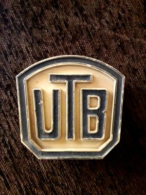 Siglă UTB din plastic, completă, Uzina de Tractoare Brașov