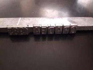 Ștanță metalică pentru marcare prin presare, cu inscripția "Oradea 1985", de uz industrial, fabricată în perioada comunistă