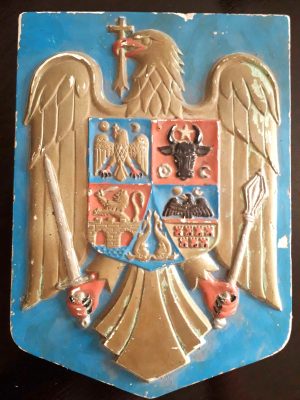 Stema României, model 1992, în relief, colorată, realizată în ghips