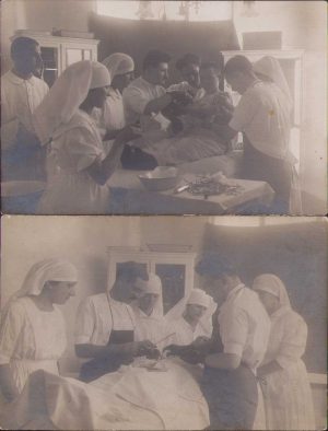Lot de 2 poze medici și asistente medicale în timpul unei operații, început de secol al XX-lea