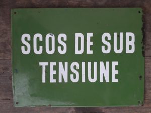 Tablă emailată Scos de sub tensiune, perioada comunistă