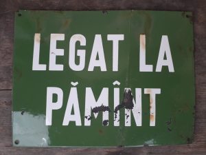 Tablă emailată Legat la pămînt, perioada comunistă