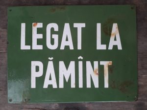 Tablă emailată Legat la pămînt, perioada comunistă