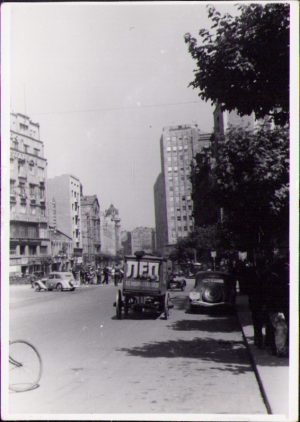 Belgrad, Al Doilea Război Mondial, automobil cu numere de Wehrmacht vizibil pe stradă