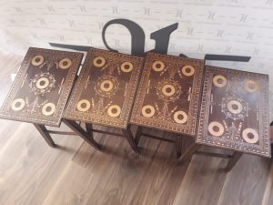 Set de 4 scaune mici cu model sculptat în stil românesc, mijlocul secolului al XX-lea