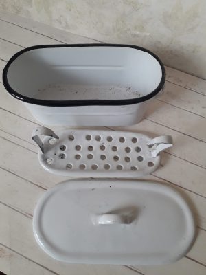 Mic vas emailat pentru sterilizat instrumentar medical, perioada interbelică