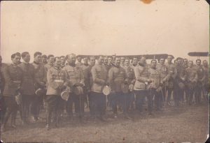 Ofițeri români de aviație pe aerodrom, cca 1919-1923
