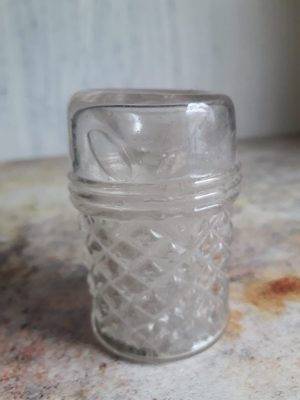 Călimară din care nu se varsă cerneala dacă este răsturnată, pentru toc cu peniță, cca început de secol al XX-lea