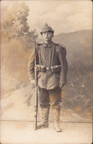 Soldat german în echipament complet, cca Primul Război Mondial