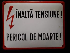 Tablă emailată bombată Înaltă tensiune! Pericol de moarte!