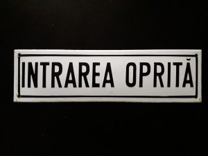 Tablă emailată Intrarea oprită