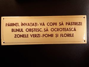 Tablă emailată românească, bombată, din perioada comunistă Părinți, învățați-vă copiii să păstreze bunul obștesc