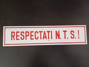 Tablă emailată protecția muncii Respectați NTS - perioada comunistă