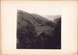 Izvorul Alb, județul Neamț, fotografie de Emmanuel de Martonne, 1921