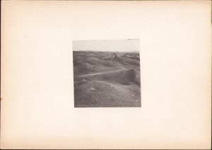 Alunecări în strate la Mischiu, fotografie de Emmanuel de Martonne, 1921