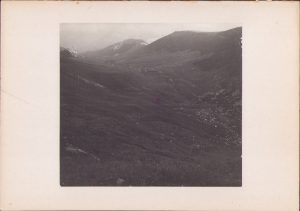 Soarbele Morenele III, II, I aproape de versantul abrupt, fotografie de Emmanuel de Martonne, 1921