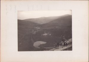Lacul Zăton, Mehedinți și membri ai excursiei universitare a Institutului de Geografie de la Cluj, condusă de Emmanuel de Martonne, 1921