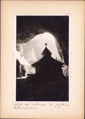 Schitul Peștera Peștera Ialomicioara, fotograf G Opreanu, anii 1920