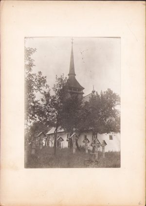 Biserica de lemn din Pietroasa, județul Bihor, fotografie de Pierre Alfred Chappuis, adjunctul lui Emil Racoviță, anii 1920