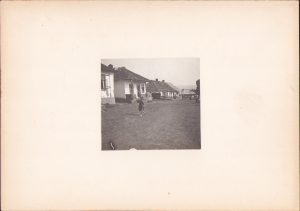 Case țărănești românești, fotografie din timpul excursiei universitare din 1921 de la Cluj