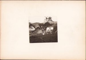 Gospodărie din Cristuru de Sus, județul Harghita, fotografie de Emmanuel de Martonne, 1921