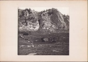 Doline în formație Stânca Berbecilor (Banat) cu polii glaciare Soarbele, fotografie de Emmanuel de Martonne, 1921