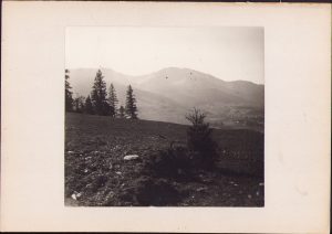 Pietrosul văzut de pe povârnișul de la Borșa, fotografie de Emmanuel de Martonne, 1921
