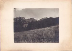 Lanțul alpin al Ialomiței la începutul iernei Bucegi, fotografie de Mihai Haret, anii 1920