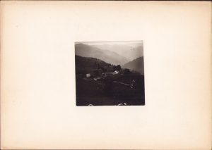 De la Dâmbul lui Ilie spre platforma Fărcașa Case din Mărișel, fotografie de Emmanuel de Martonne, 1921