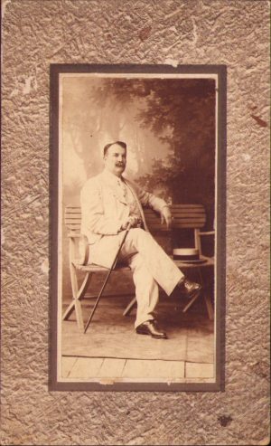 Fotografie de epocă, pe carton, studio anonim